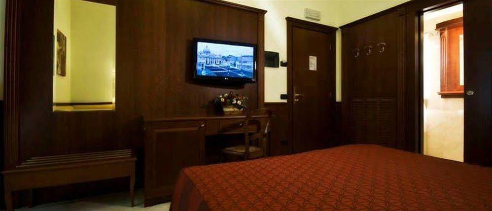 Residenza Praetoria Hotel Rome Exterior photo